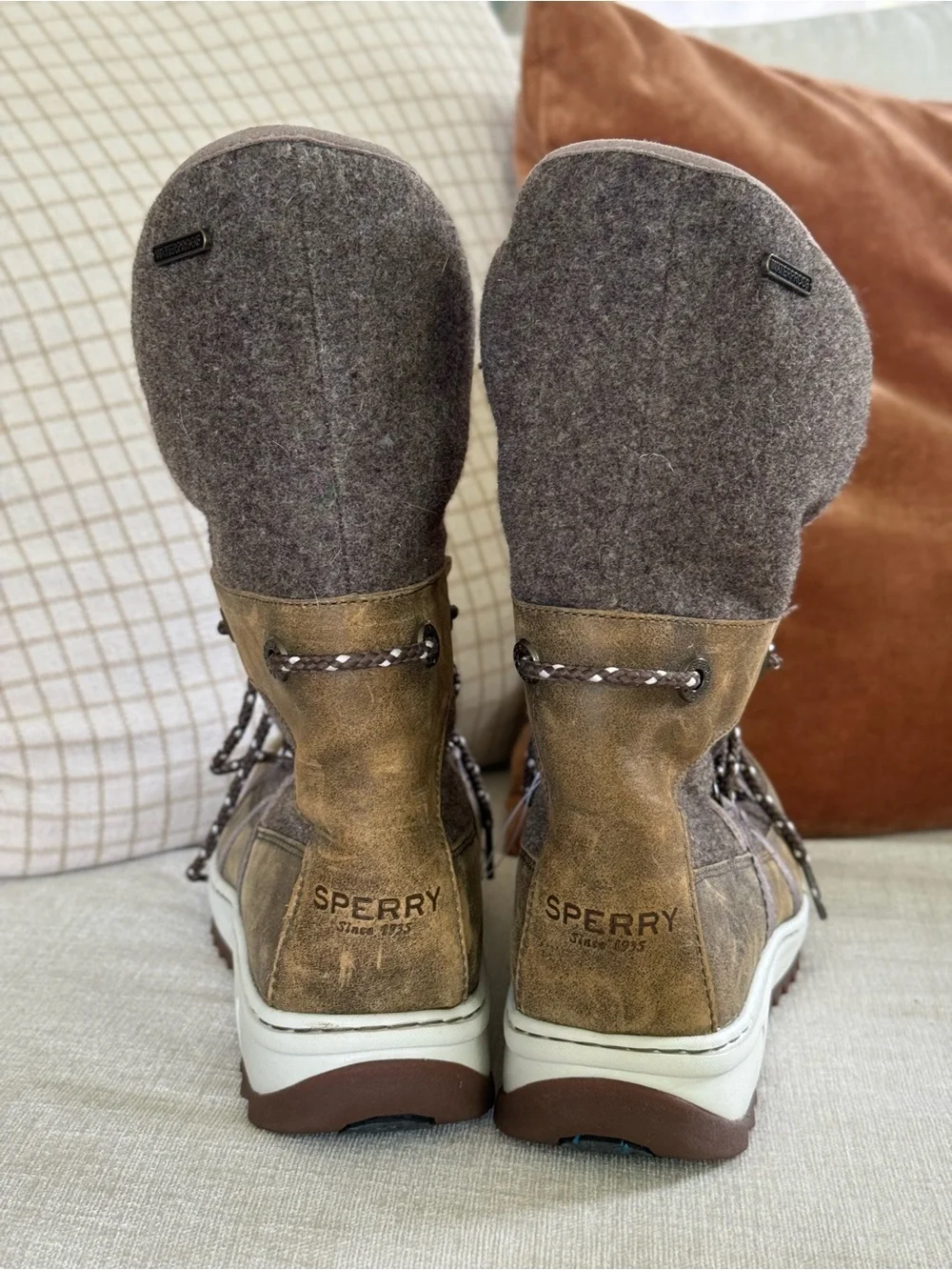 Sperry powder ice cap boot NWOT Size 9